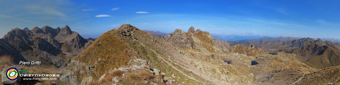 40 Gran bella vista panoramica dalla Cima di Val Pianella (2349 m).jpg